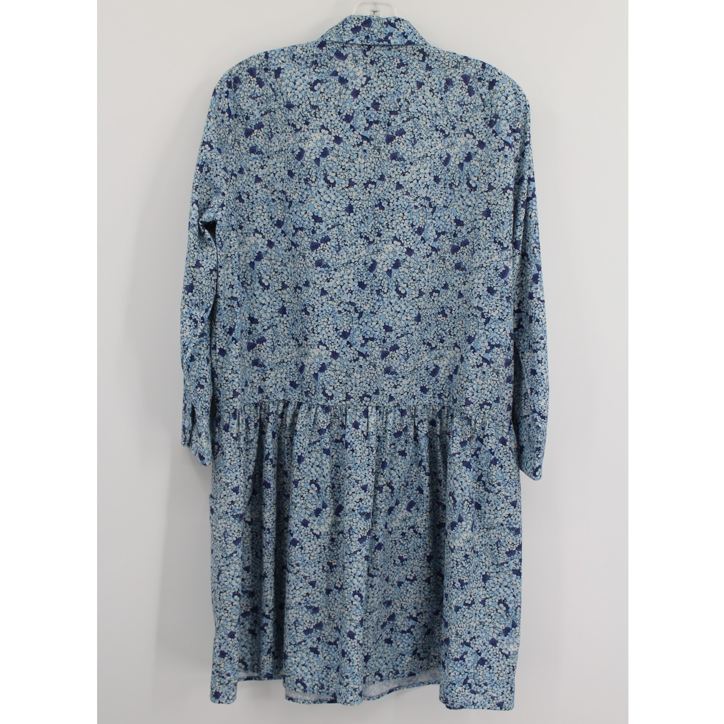 Tuckernuck Shirt Dress Womens Medium Blue Hayes Hydrangeas Button Front — image 2 of 6